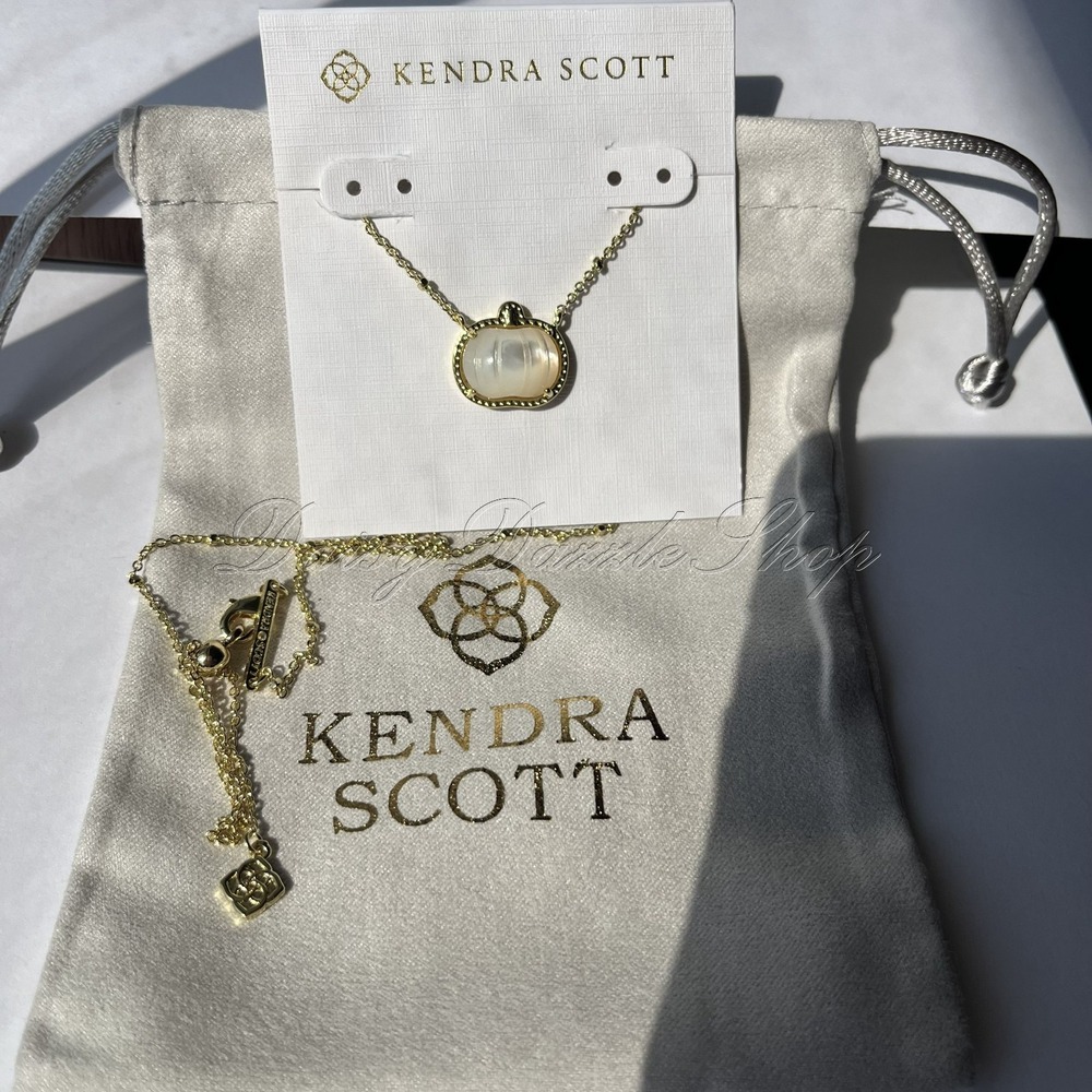 ✨🎃New Kendra Scott Pumpkin Gold Plated Short Pendant Necklace Ivory Shell✨🎃